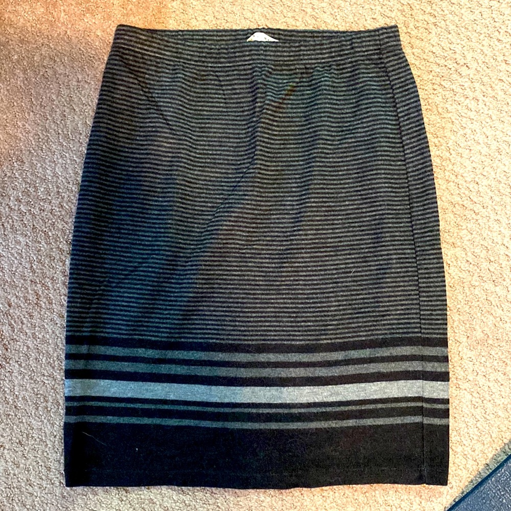 Max Studio small striped skirt with elastic waist band